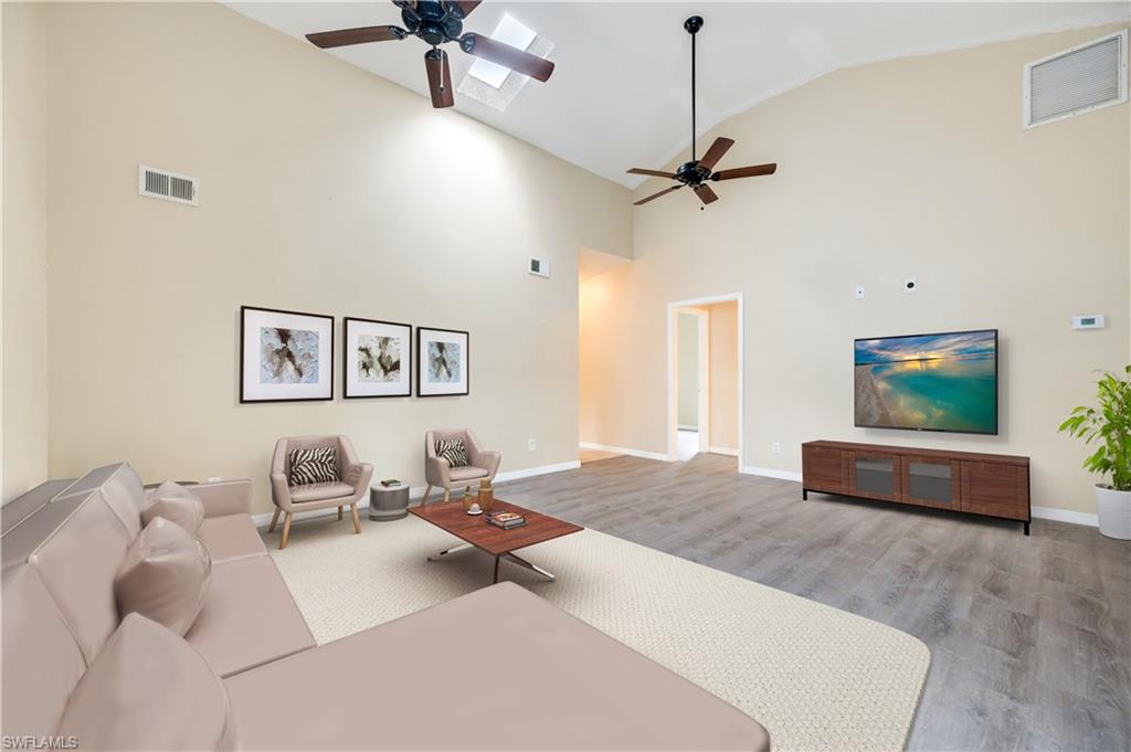 1482 La Petite CT