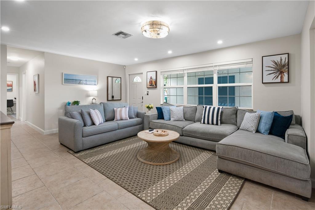 900 Coconut CIR W