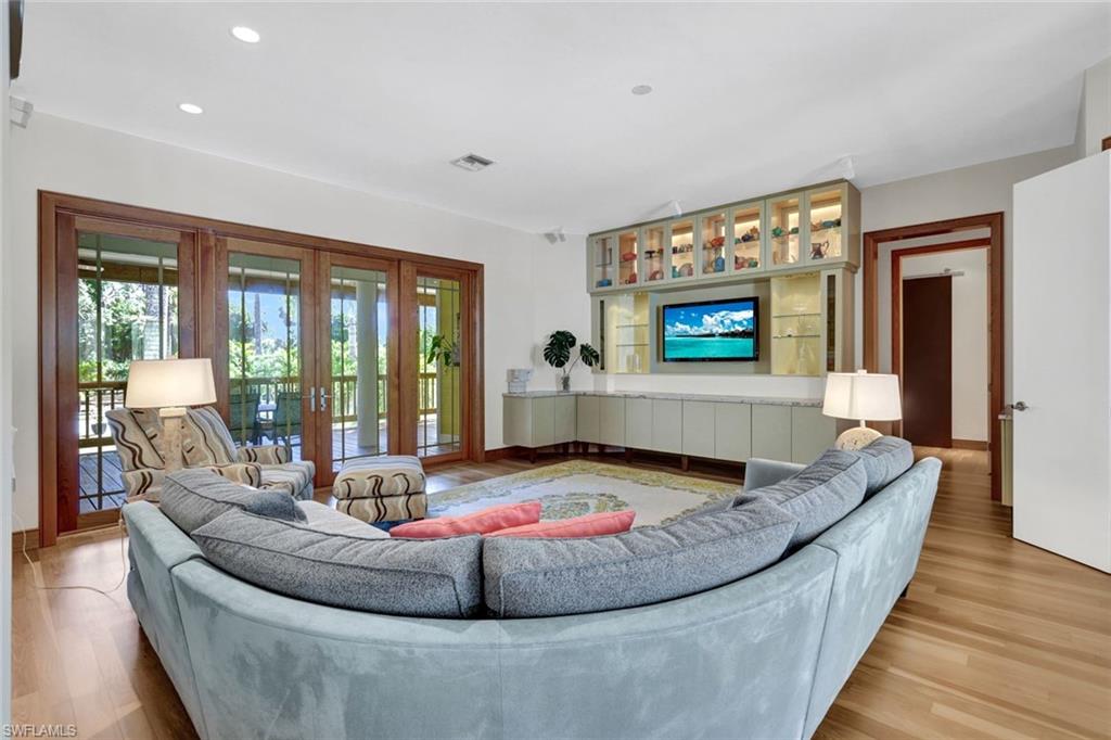 5660 English Oaks LN