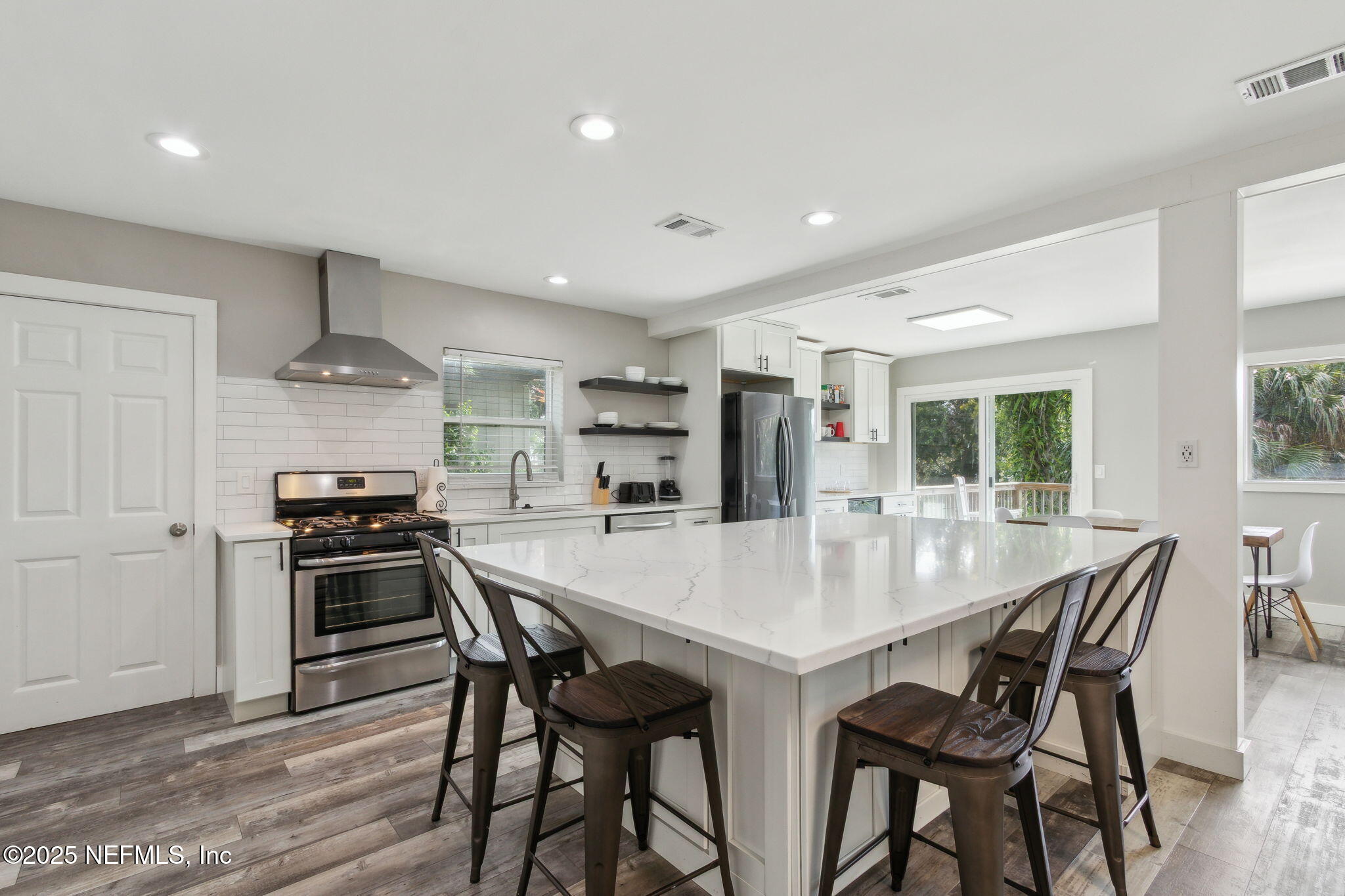 704 SEABROOK COVE Road