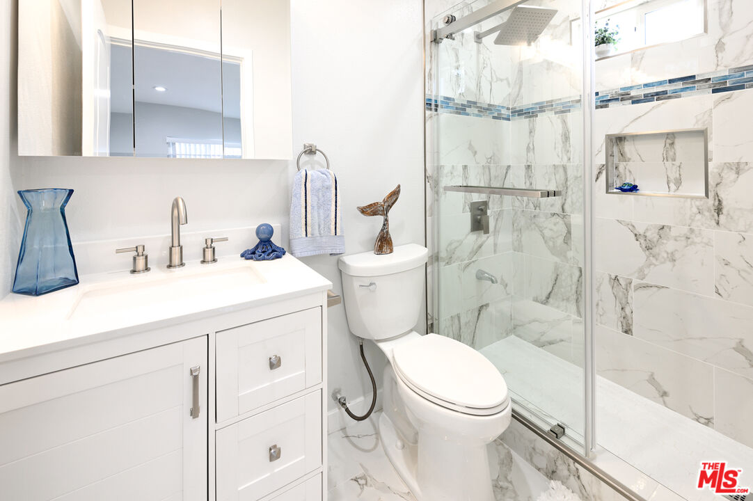 4564 W Broadway Unit B