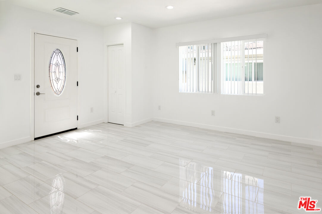 4564 W Broadway Unit B