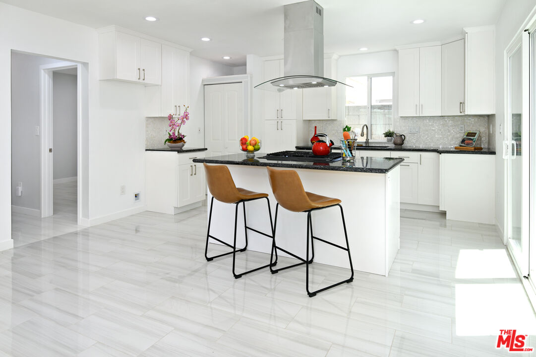 4564 W Broadway Unit B