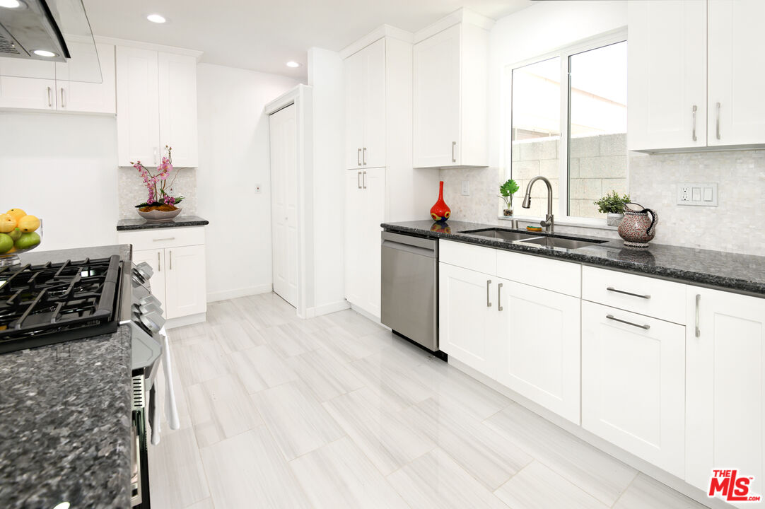 4564 W Broadway Unit B