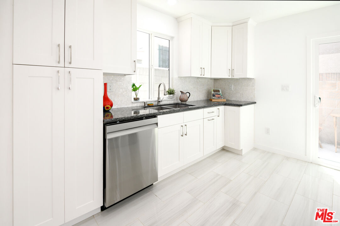 4564 W Broadway Unit B