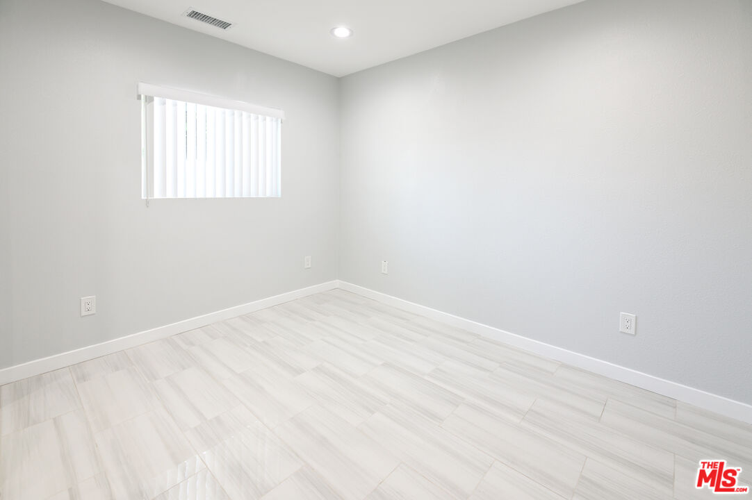 4564 W Broadway Unit B