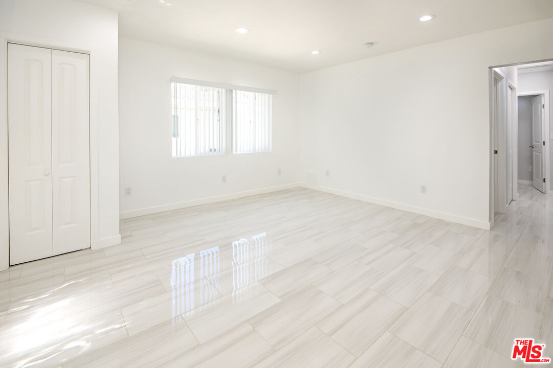 4564 W Broadway Unit B