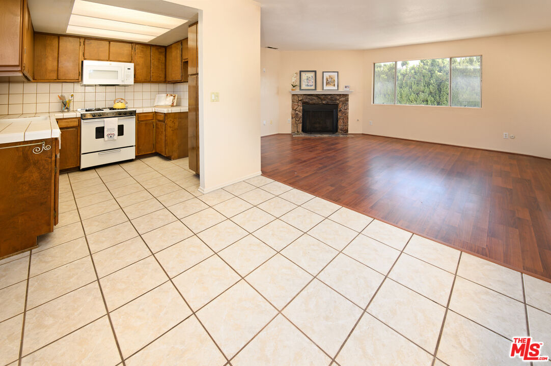 4445 W 135th St Unit: B