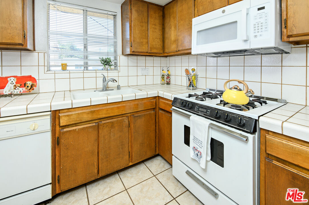 4445 W 135th St Unit: B