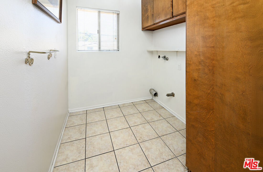 4445 W 135th St Unit: B