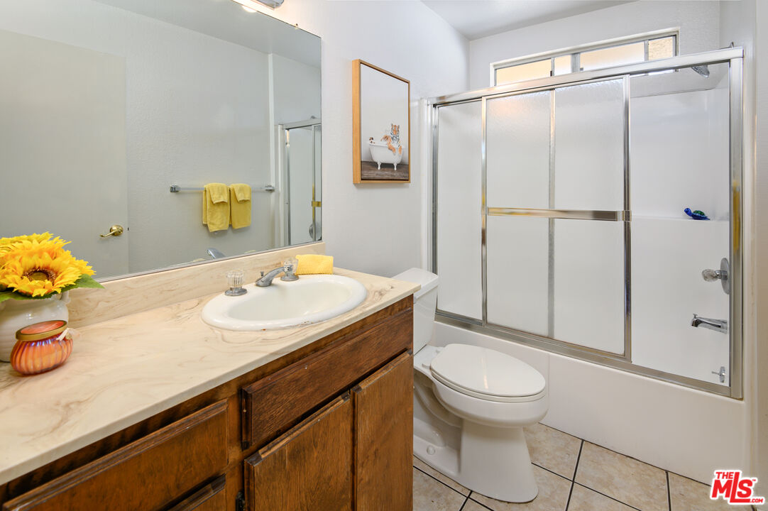 4445 W 135th St Unit: B