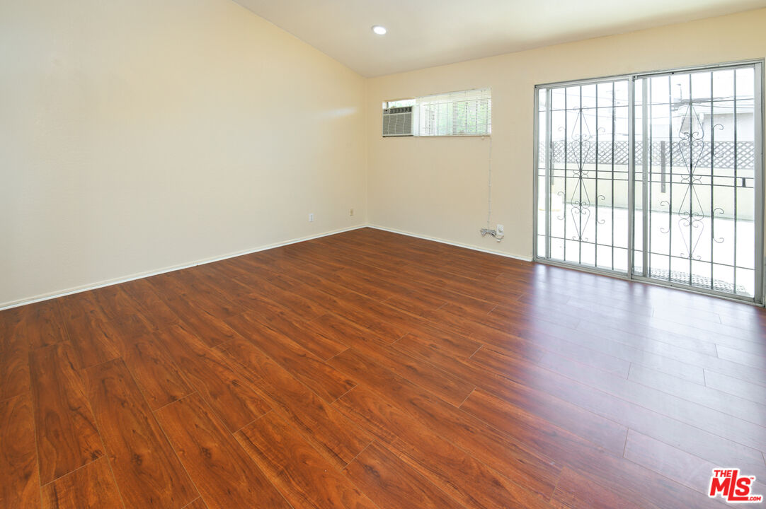 4445 W 135th St Unit: B