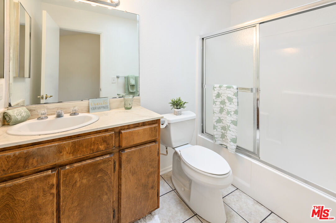 4445 W 135th St Unit: B