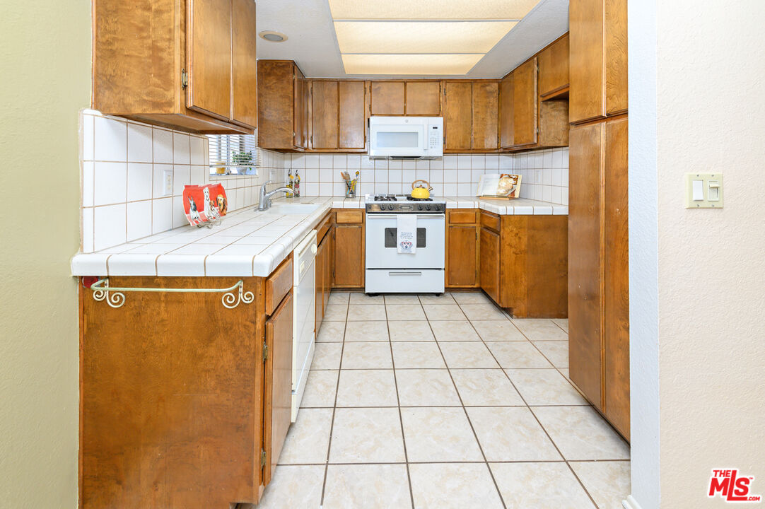 4445 W 135th St Unit: B