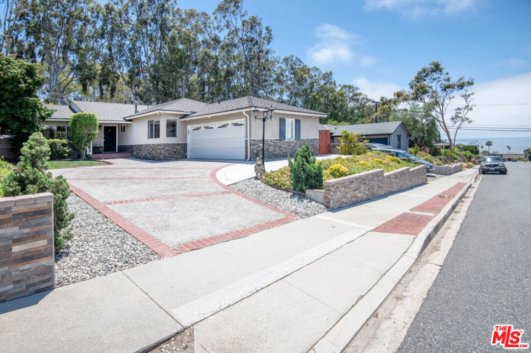 306 Calle De Arboles