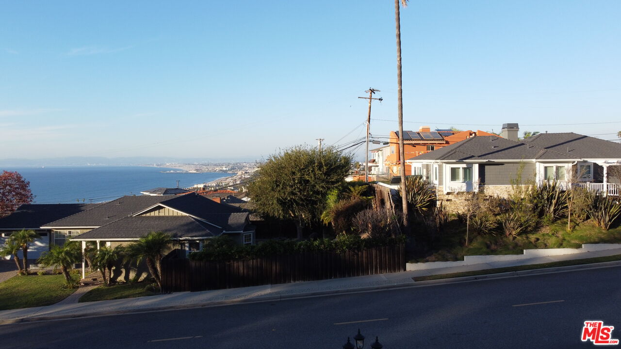 306 Calle De Arboles