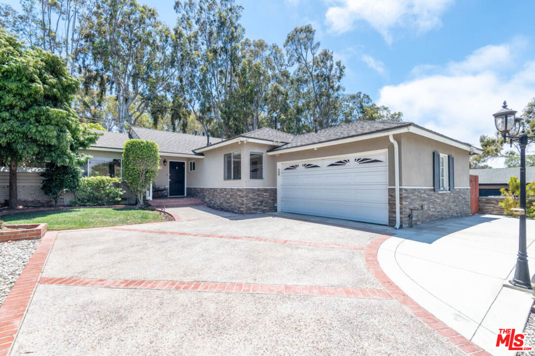 306 Calle De Arboles