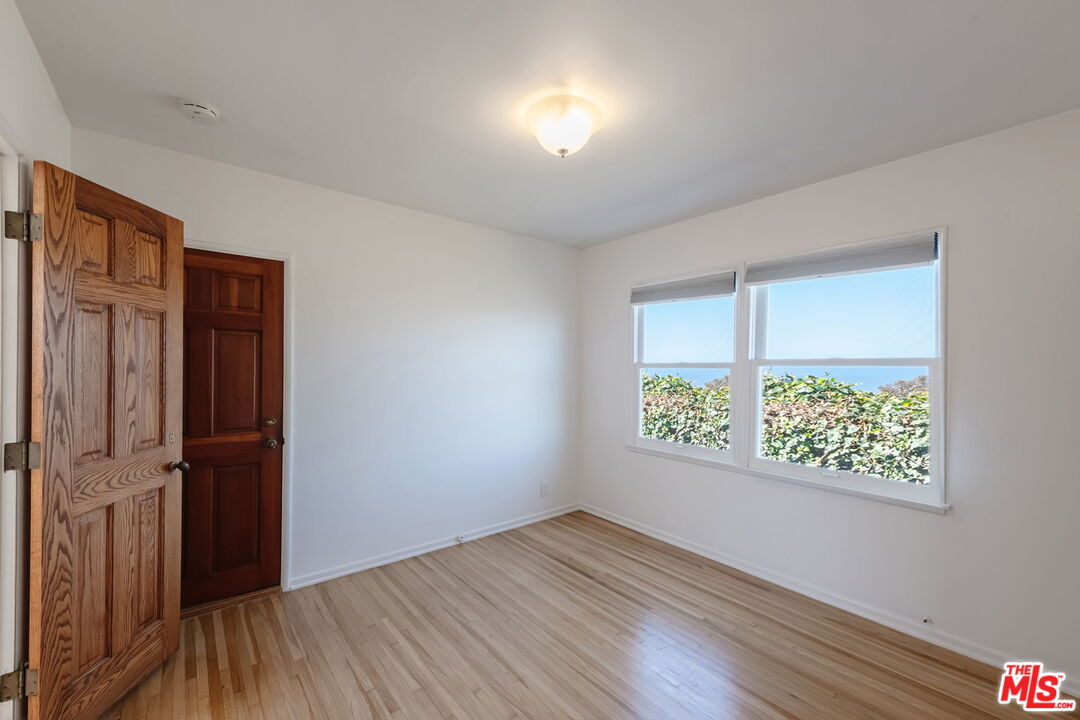 637 Via Los Miradores