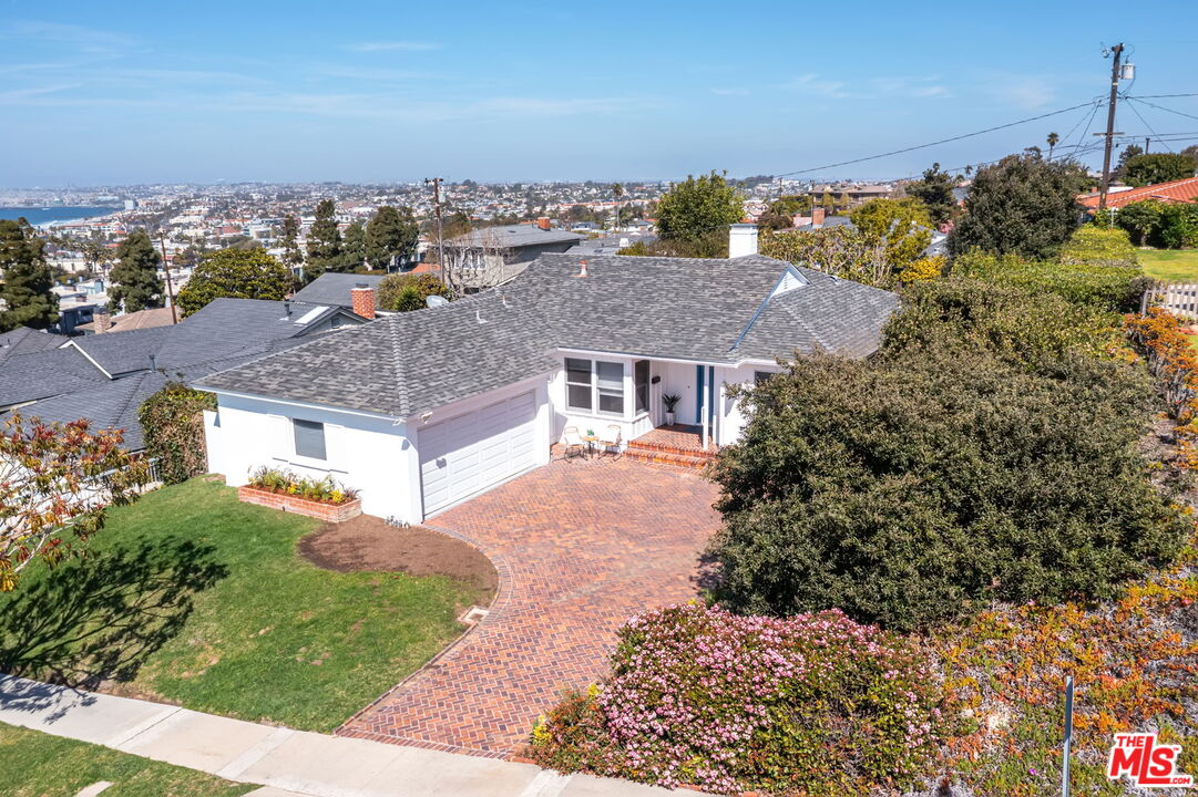 637 Via Los Miradores