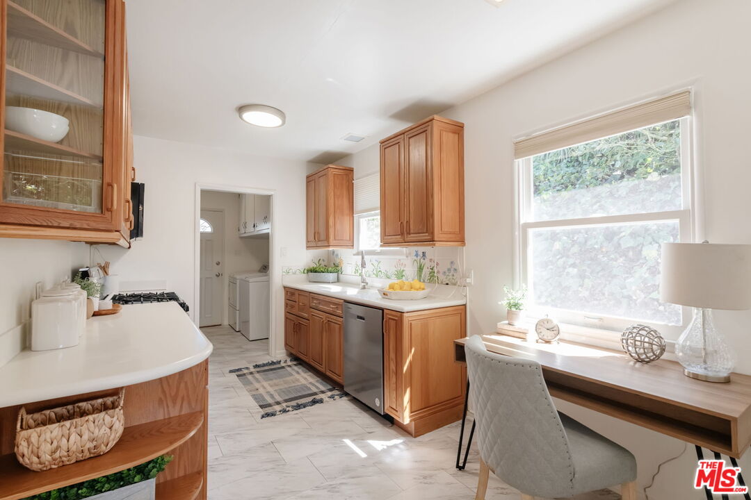 637 Via Los Miradores