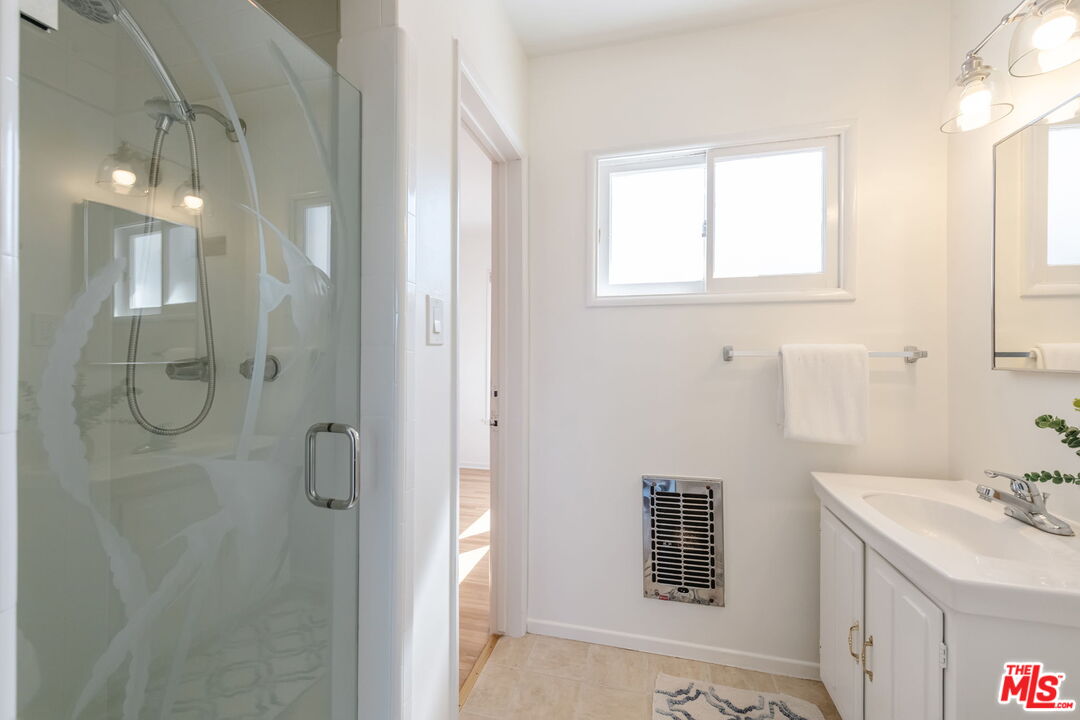 637 Via Los Miradores