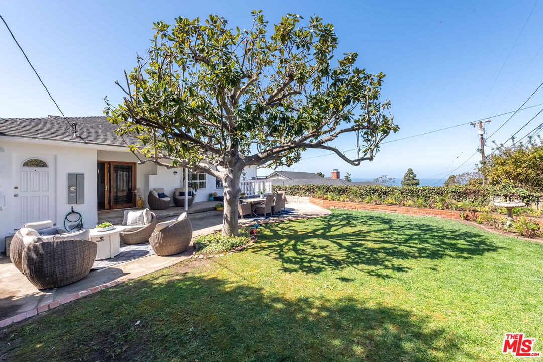 637 Via Los Miradores