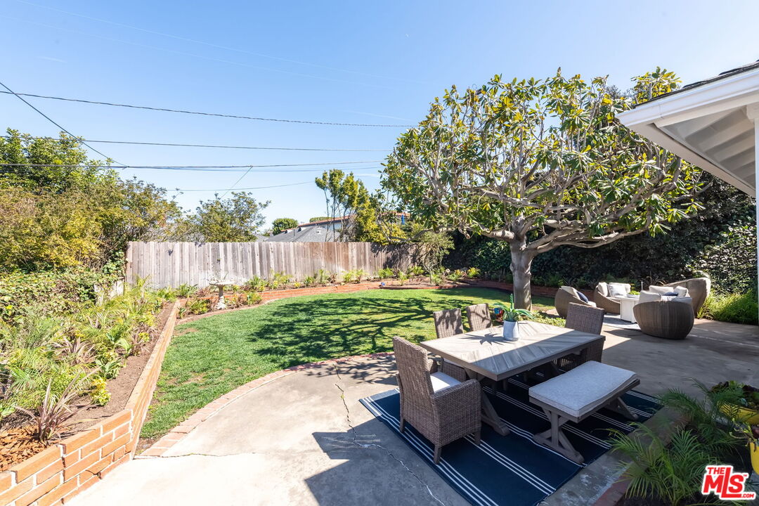 637 Via Los Miradores