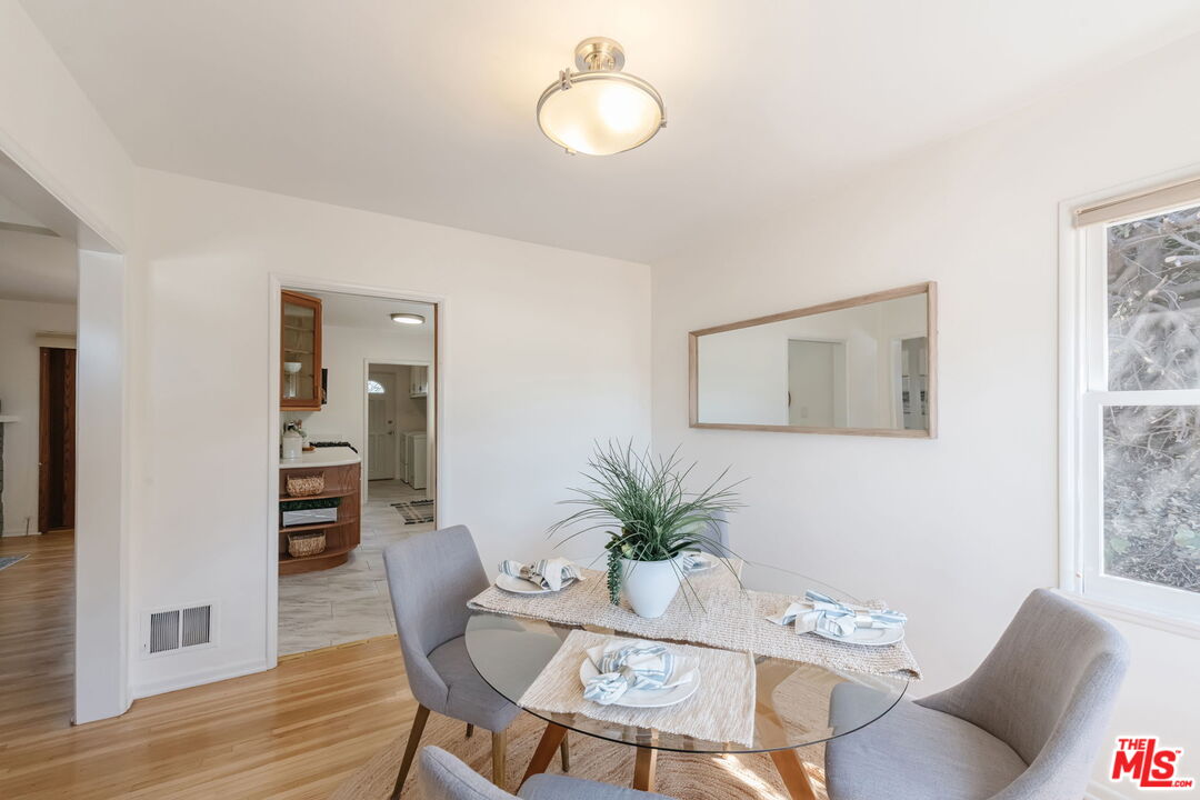 637 Via Los Miradores