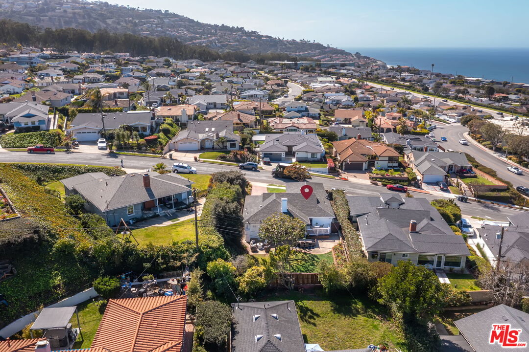 637 Via Los Miradores