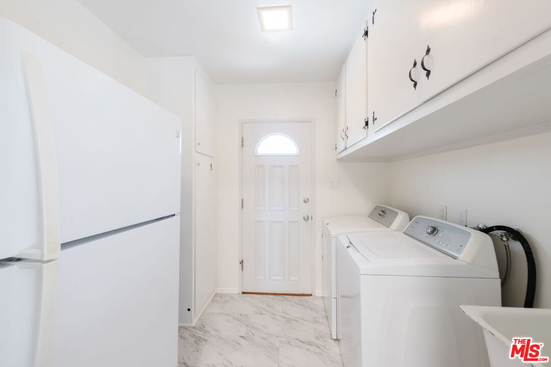 637 Via Los Miradores