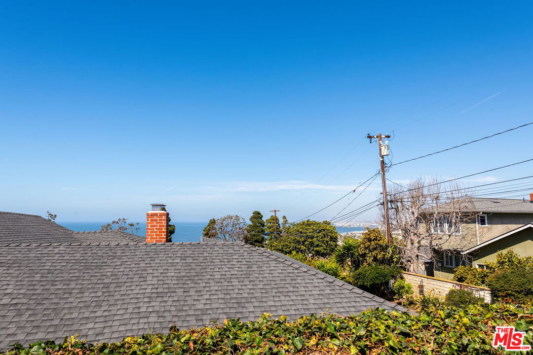 637 Via Los Miradores