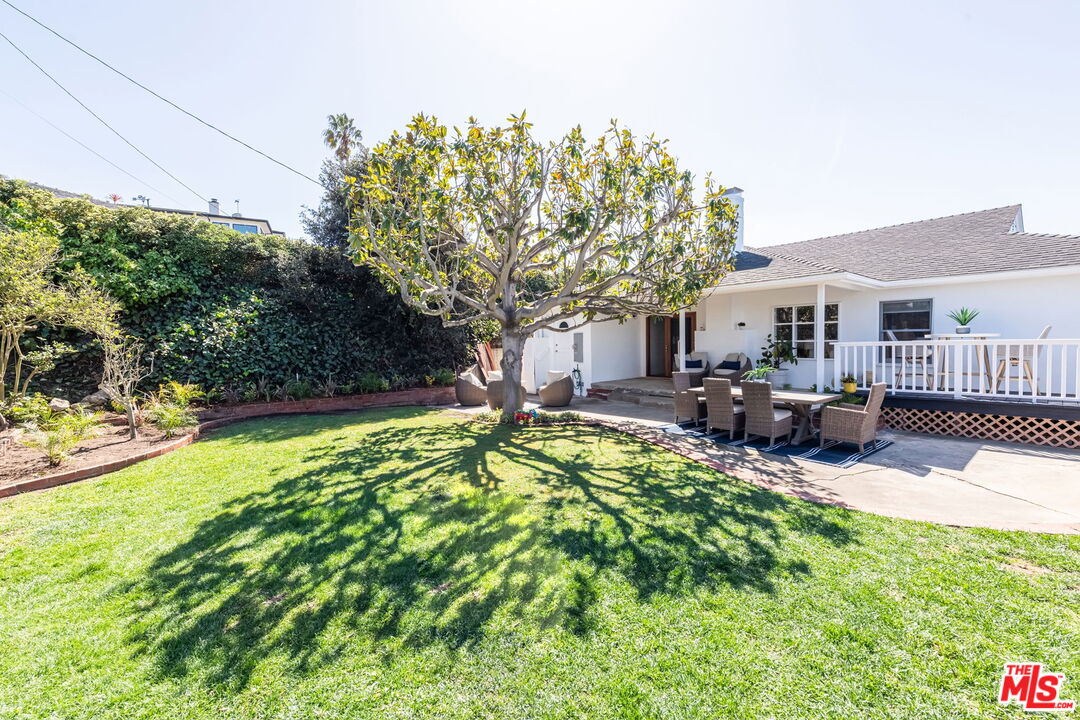 637 Via Los Miradores