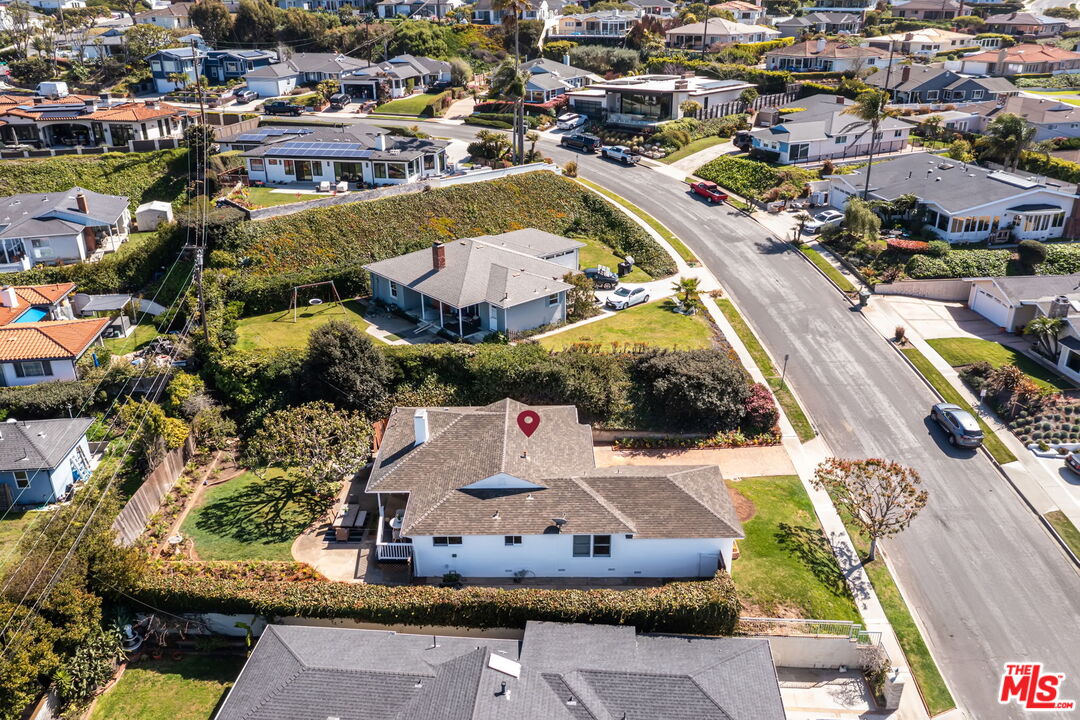 637 Via Los Miradores