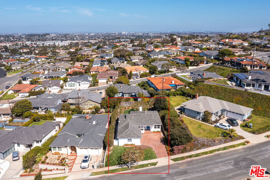 637 Via Los Miradores