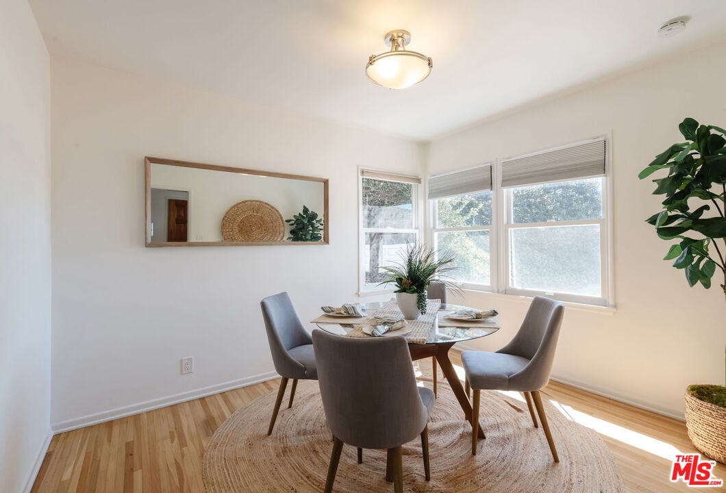 637 Via Los Miradores