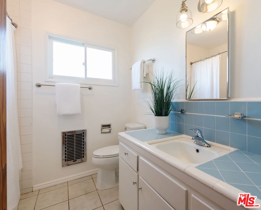 637 Via Los Miradores