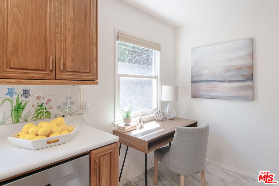 637 Via Los Miradores