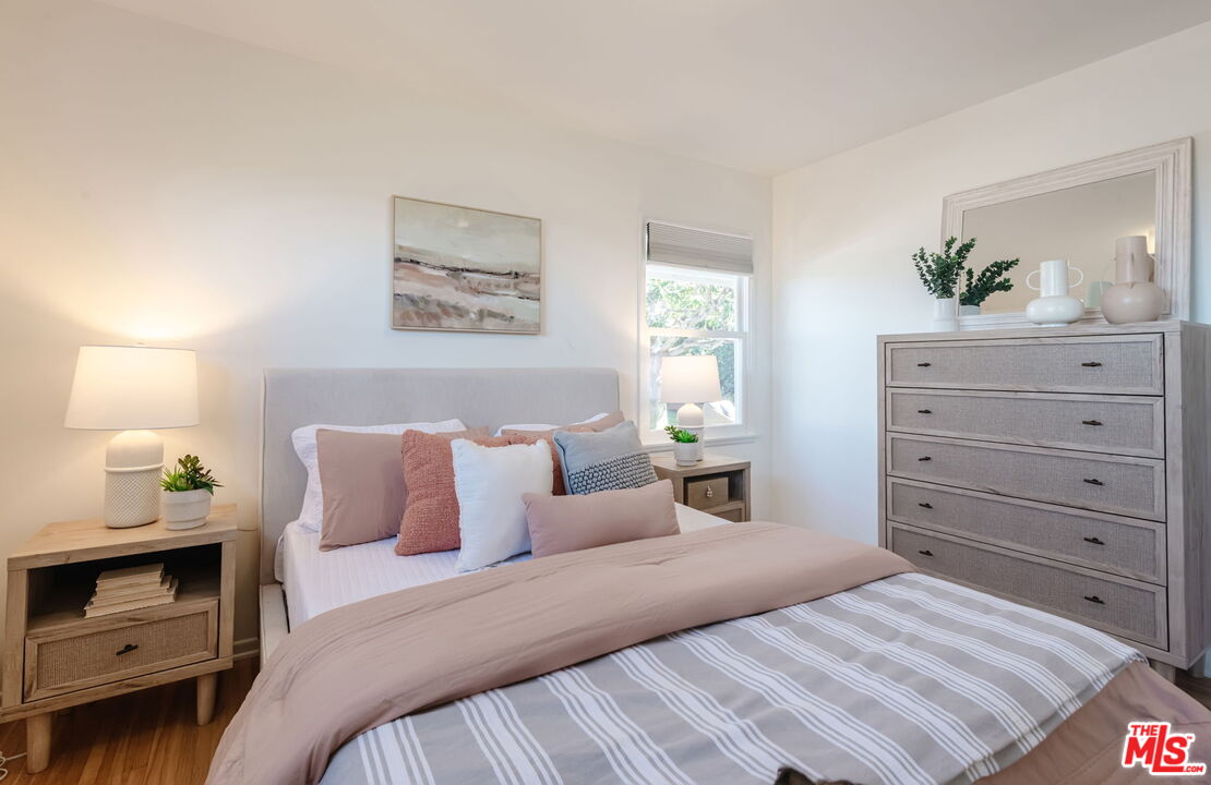 637 Via Los Miradores