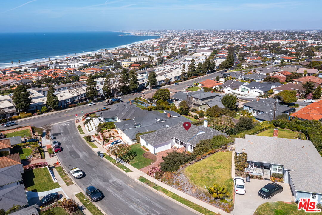 637 Via Los Miradores