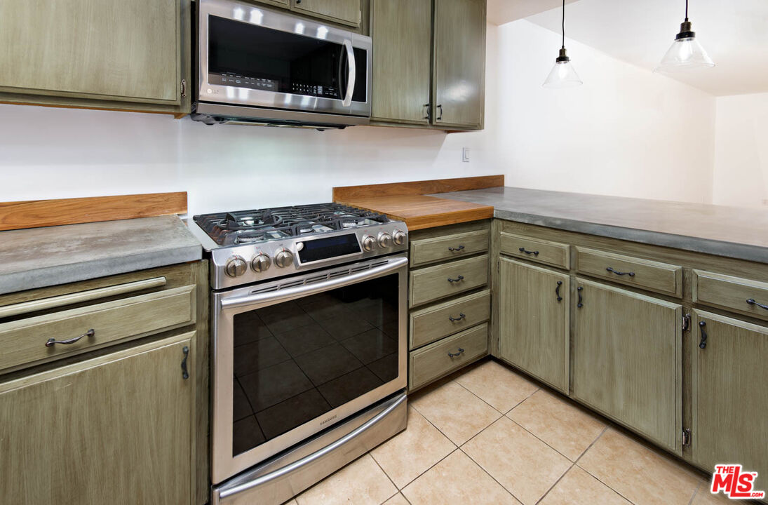 4365 Mclaughlin Ave Unit: 22