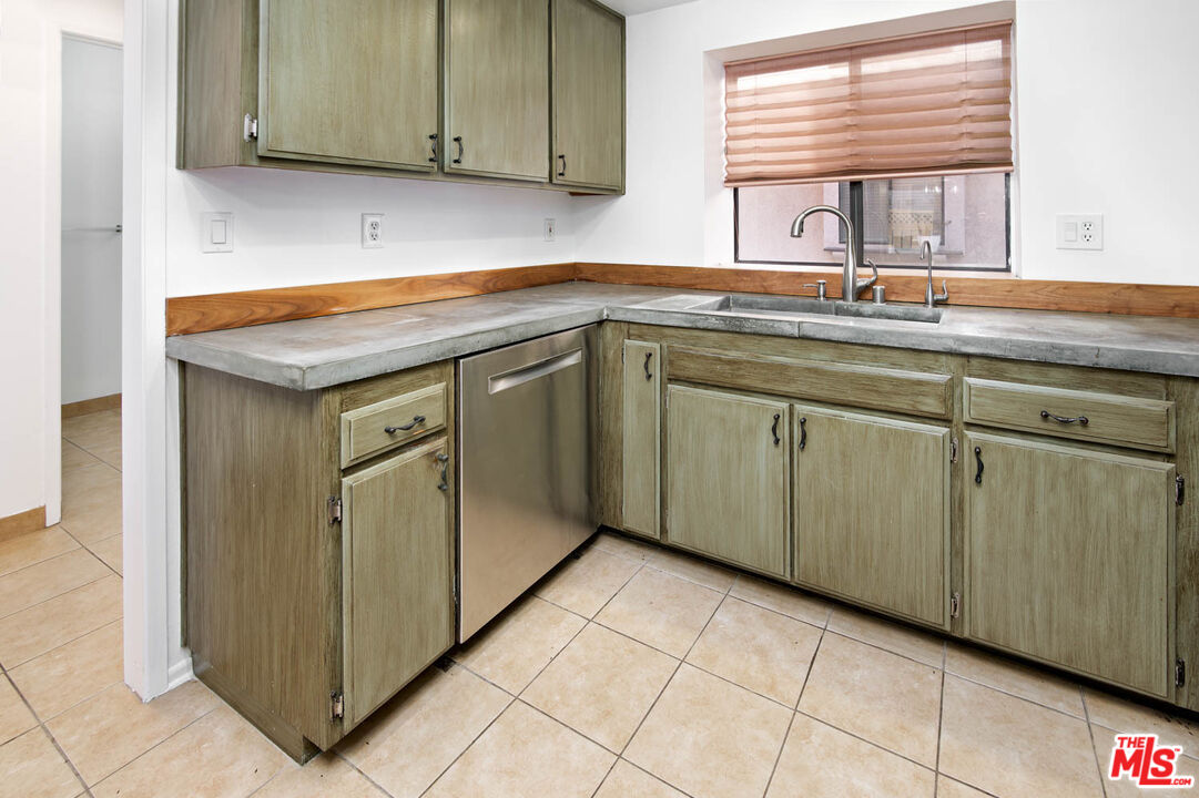 4365 Mclaughlin Ave Unit: 22