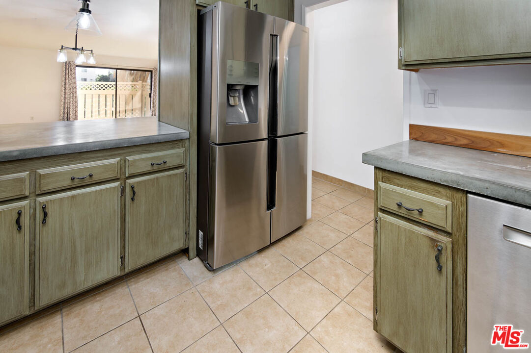 4365 Mclaughlin Ave Unit: 22