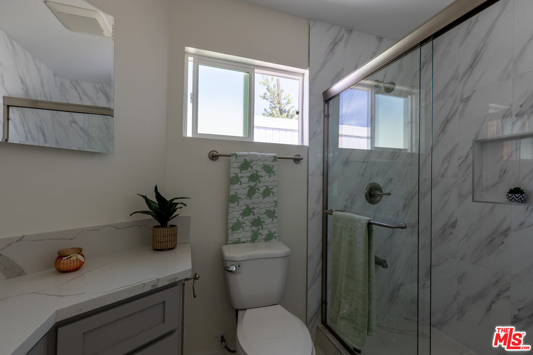 5123 W 130th St Unit: 5125