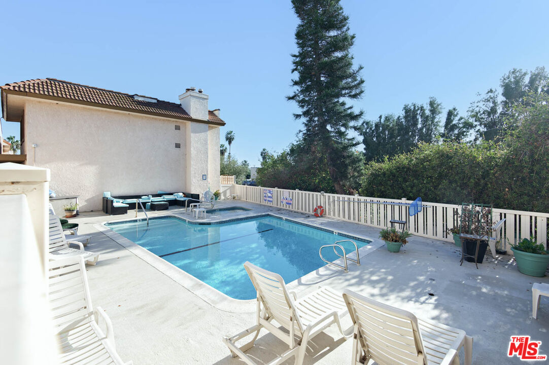 4365 Mclaughlin Ave Unit: 22