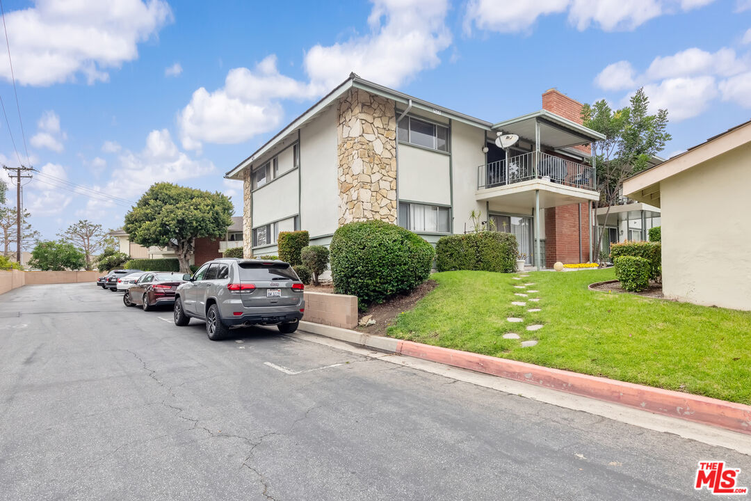 23065 Nadine Cir Unit: A