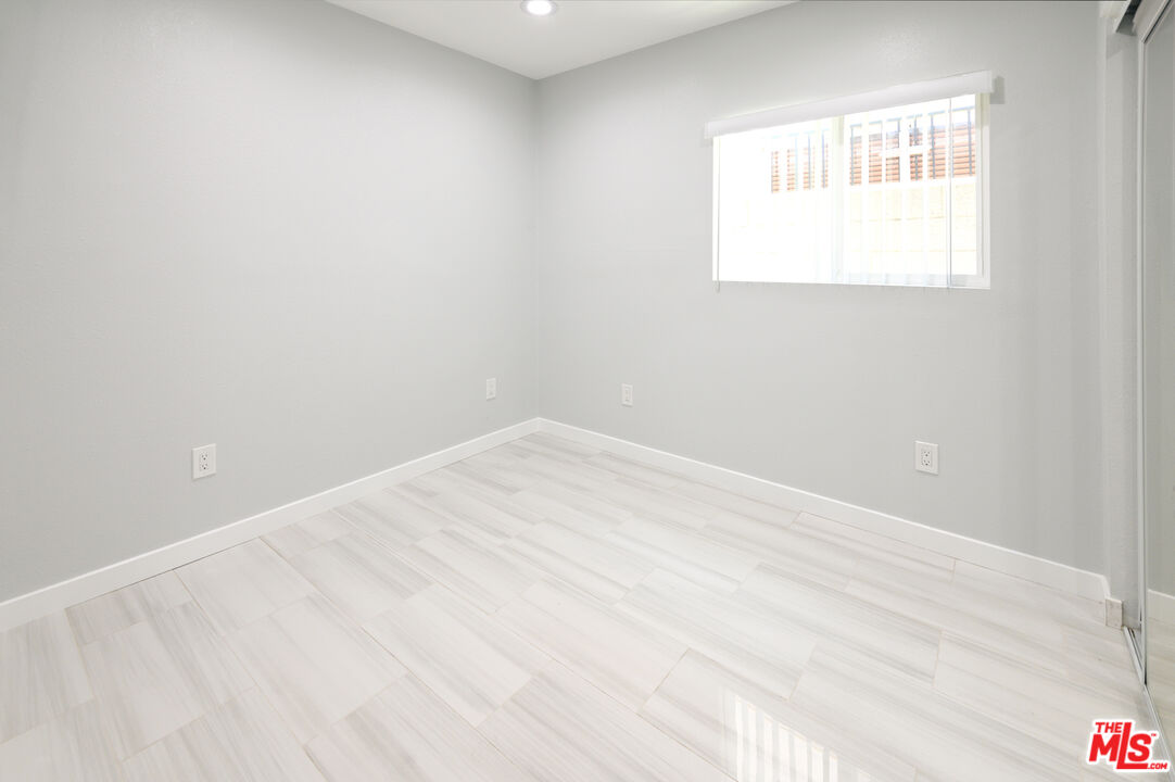 4564 W Broadway Unit B