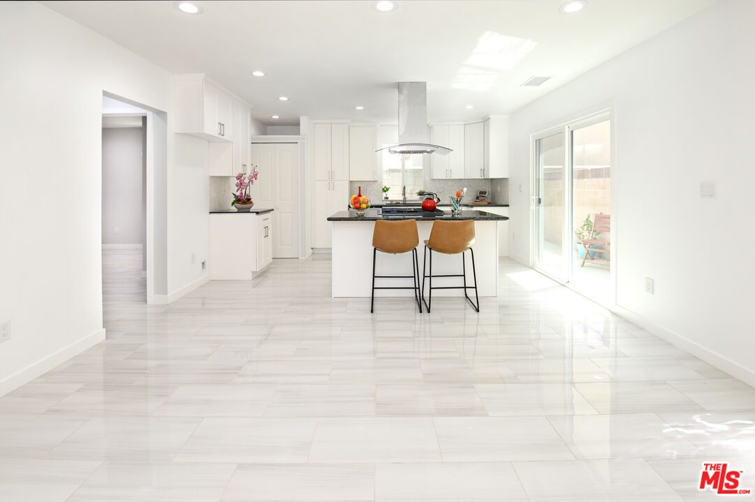 4564 W Broadway Unit B