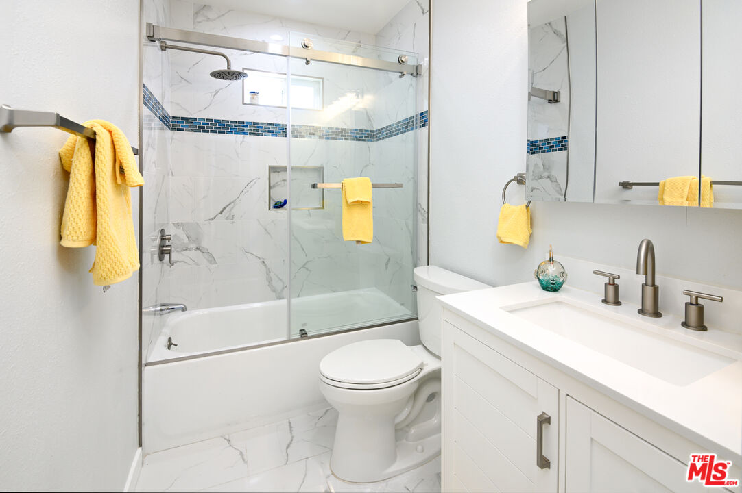 4564 W Broadway Unit B