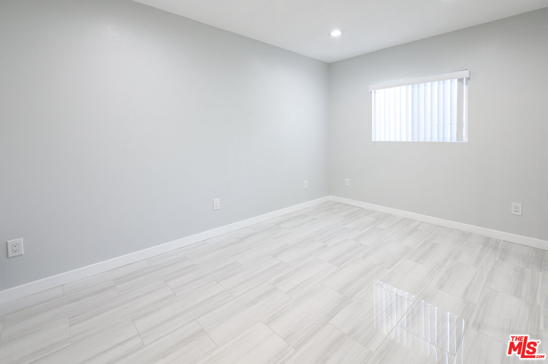 4564 W Broadway Unit B