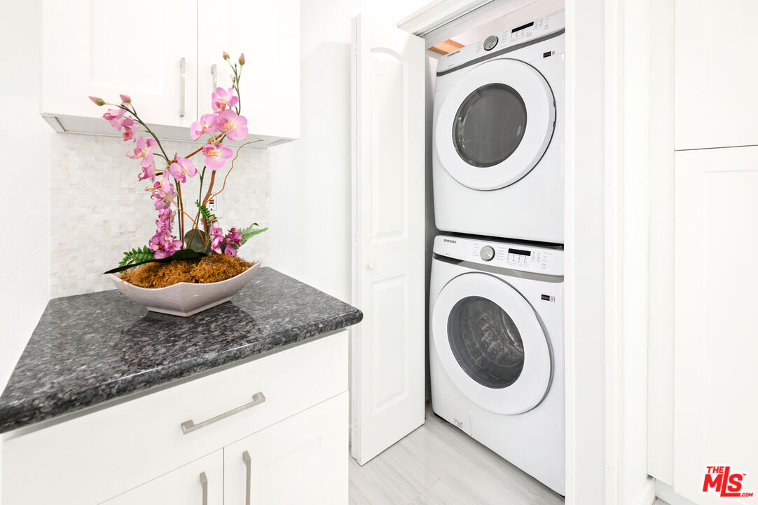 4564 W Broadway Unit B